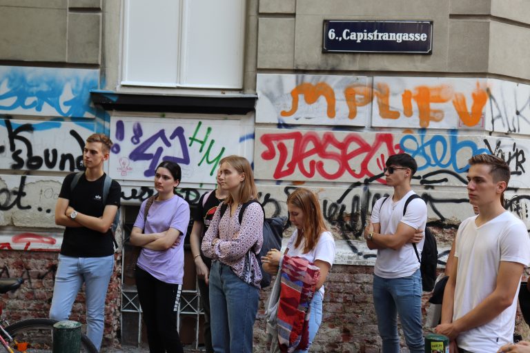 Schlafzimmer: Karlsplatz, Wohnzimmer: ganz Wien