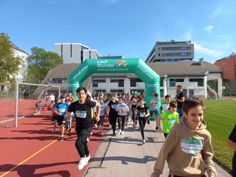 Caritas LaufWunder: Die 1. und 2. Klassen der Erlgasse erlaufen 6.636,51 € für den guten Zweck