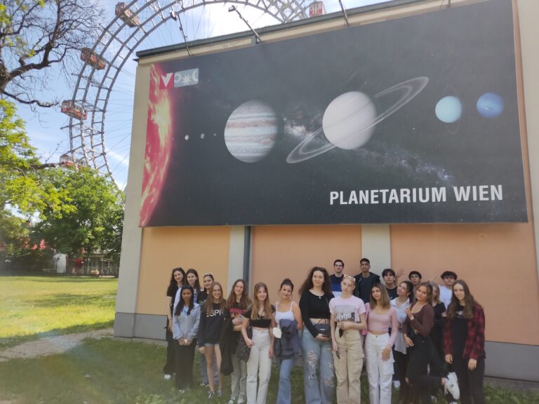 Die 6B reist durchs Weltall