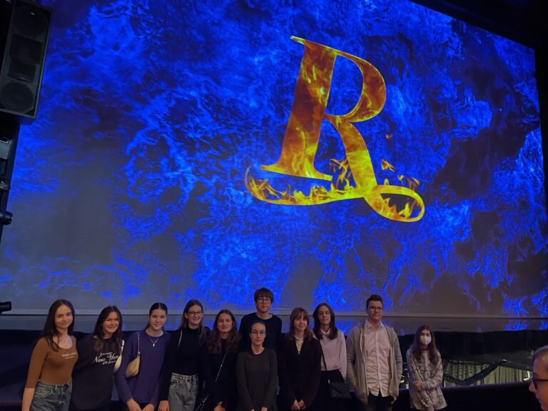 Bühnenführung im Raimundtheater und Vorstellungsbesuch von Rebecca der 4. Klassen