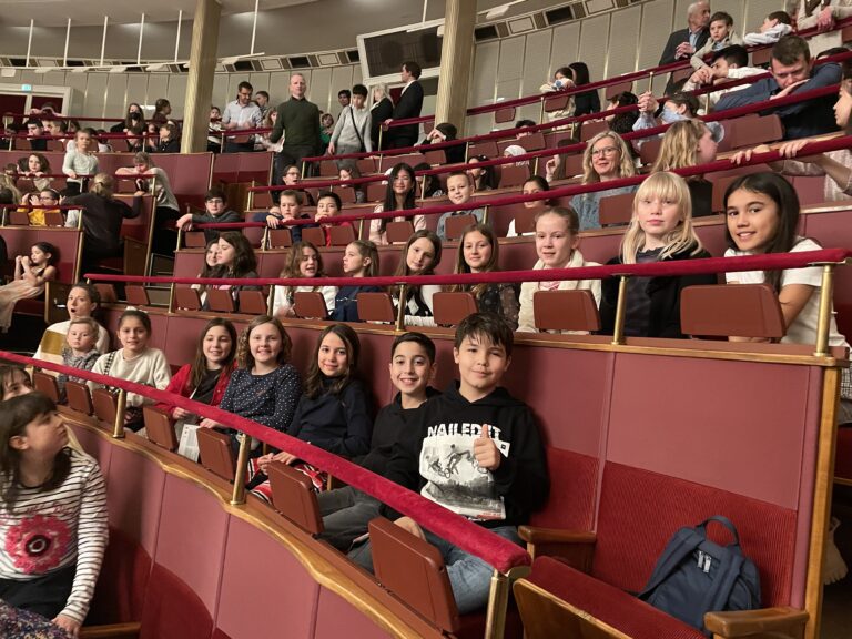 Klasse 1C in der Zauberflöte für Kinder