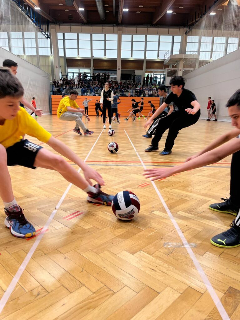 Mädels der Erlgasse gewinnen den Dodgeball Schulcup 2024