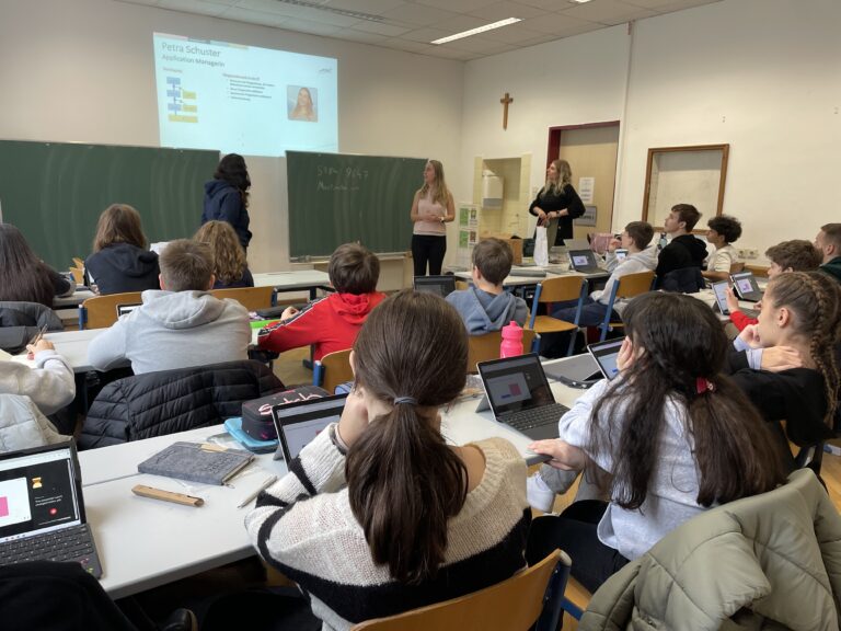 „Die IT“ Tag 2024: IT-Expertinnen besuchen Schulen