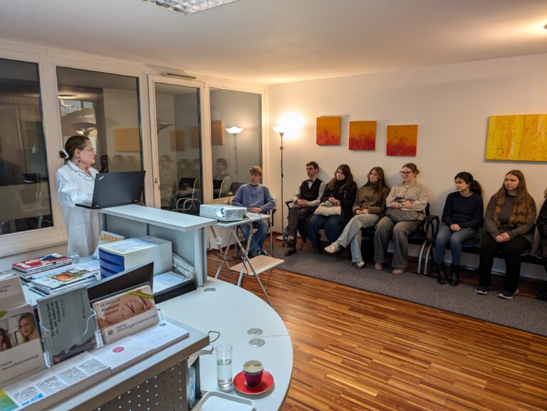 Chlamydien treffen Filzlaus! Zum Glück nur auf der Leinwand…