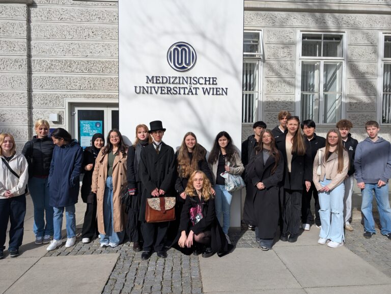 Die liegende Acht hilft beim Lernen – 6A bei der Brain Awareness Week