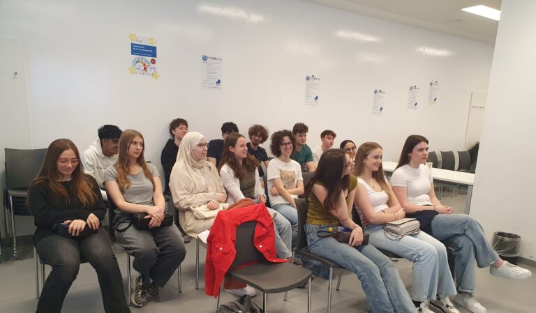 „Wie spät ist es? — Vom Sonnenstand zur Uhrzeit“