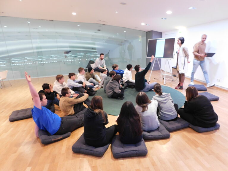 4A und 4B beim Scratch-Workshop im Mumok