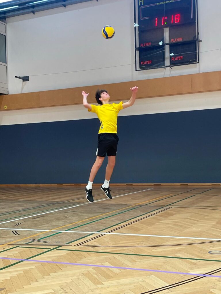 Premiere für die Burschen im Volleyball
