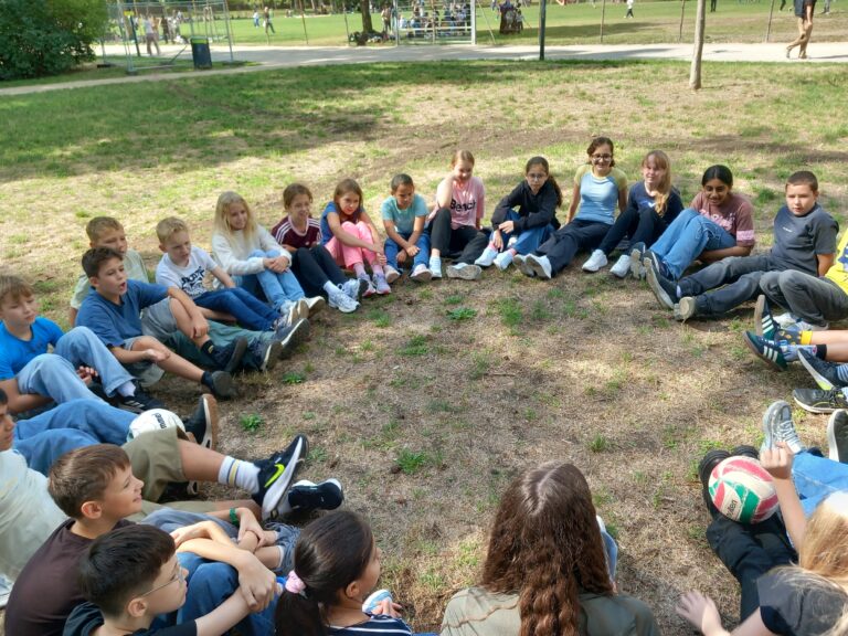 Spielerisches Kennenlernen mit den Peers