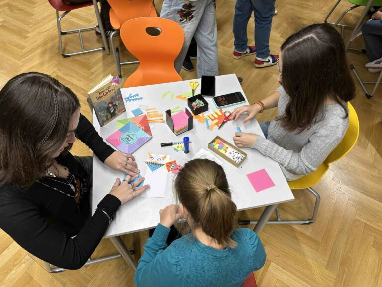 Lesemonster in der Schulbibliothek